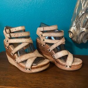 Women’s platform shoes